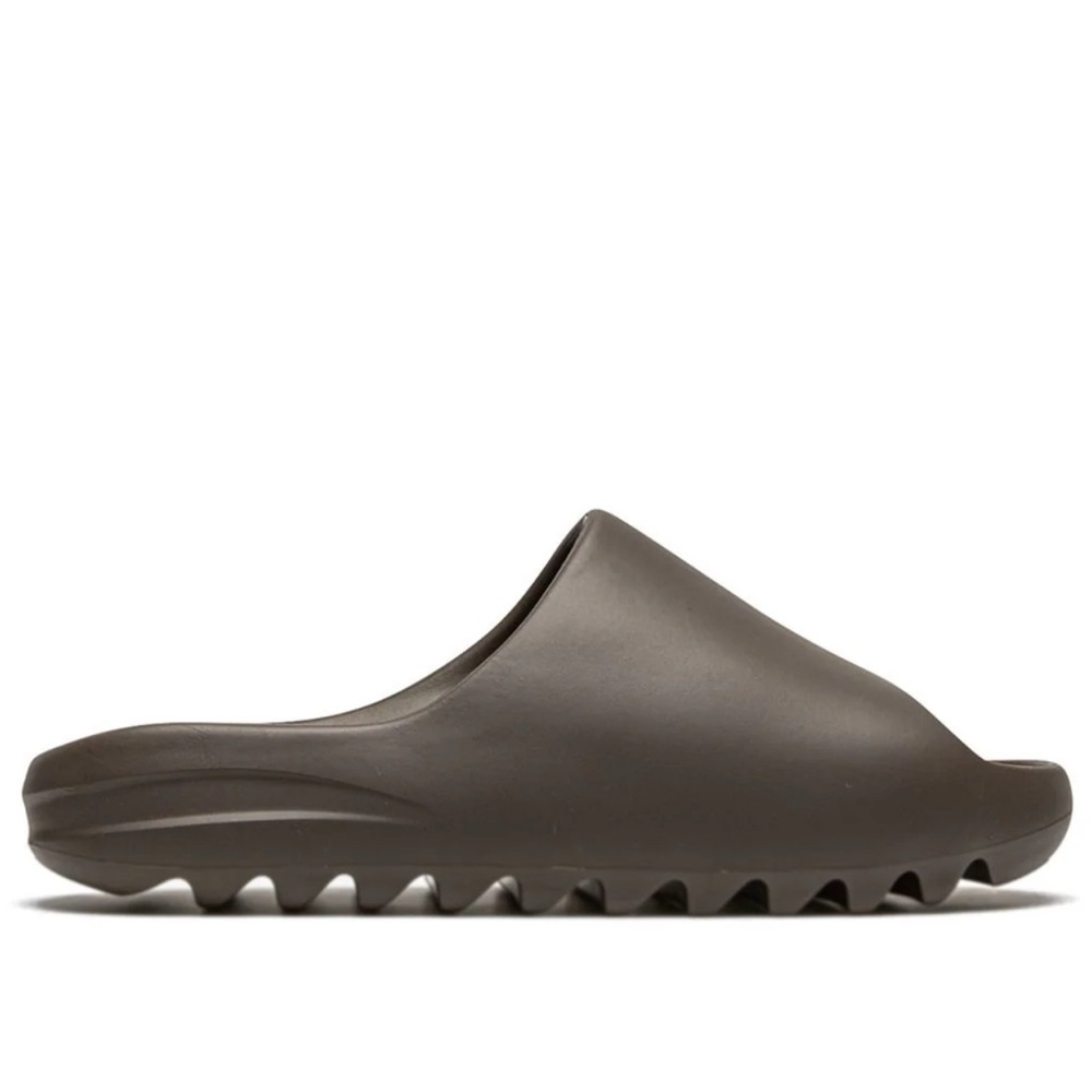 Adidas Yeezy YEEZY "Soot" Slides |
Brown